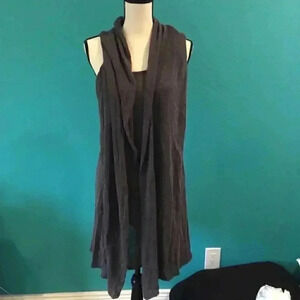 Miilla thin hooded sweater in size large